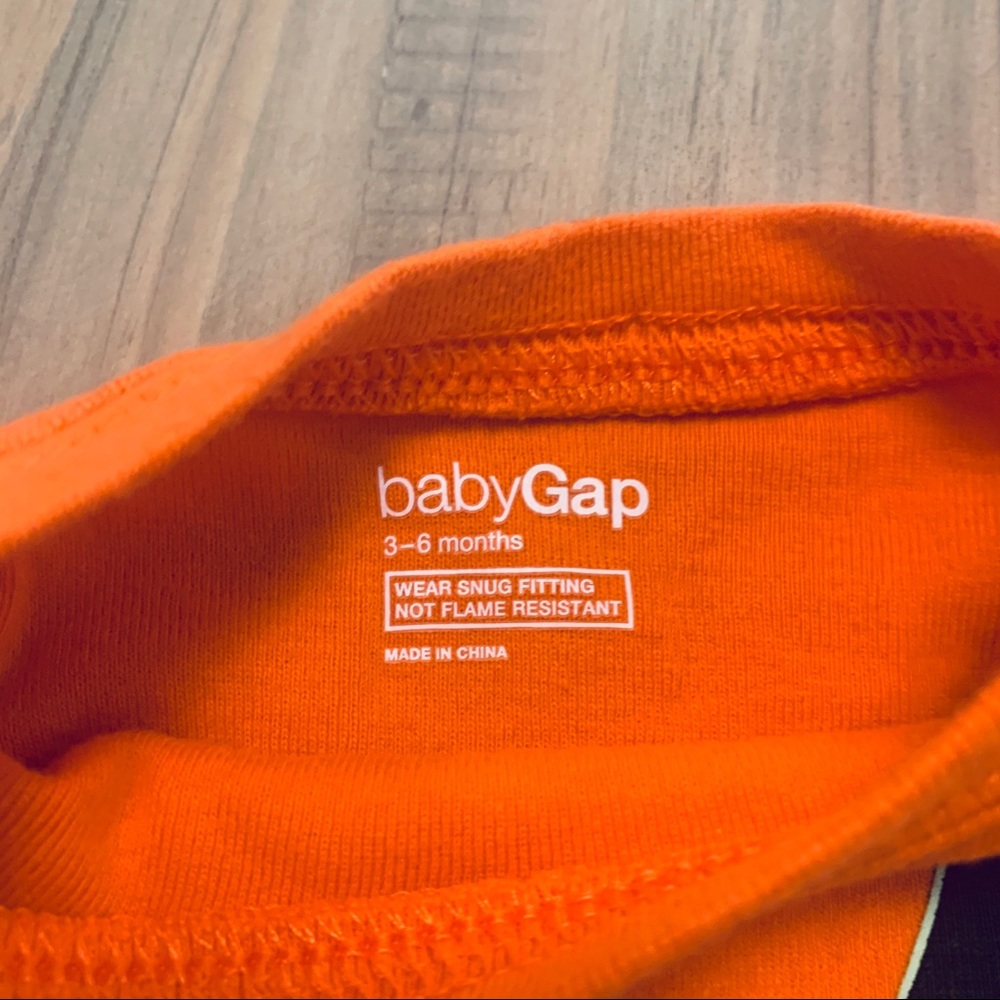 Baby Gap | Orange Jack-O-Lantern Pajama Set - Picture 4 of 6
